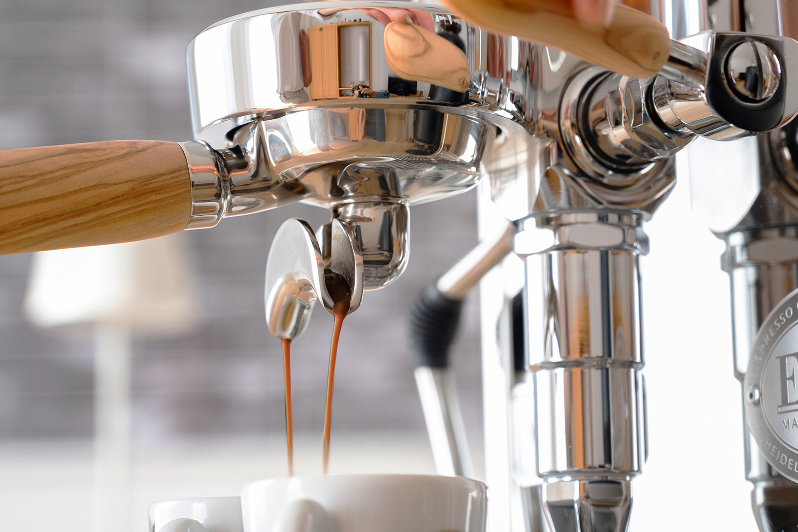 Edelstahl Siebträger mit Holzgriff bodenlos